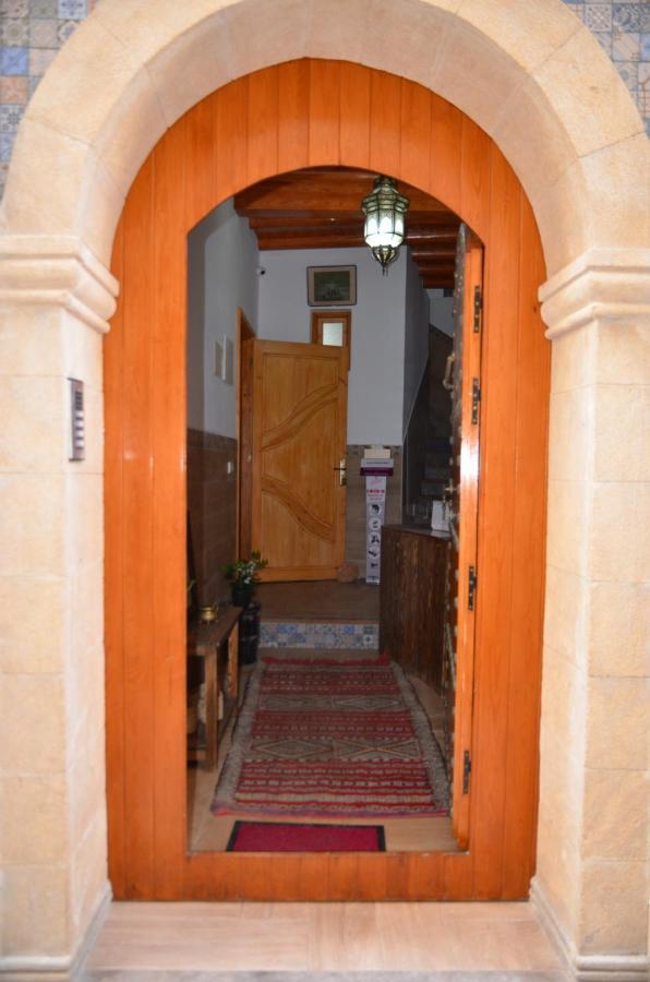 Riad Szavíra Kültér fotó