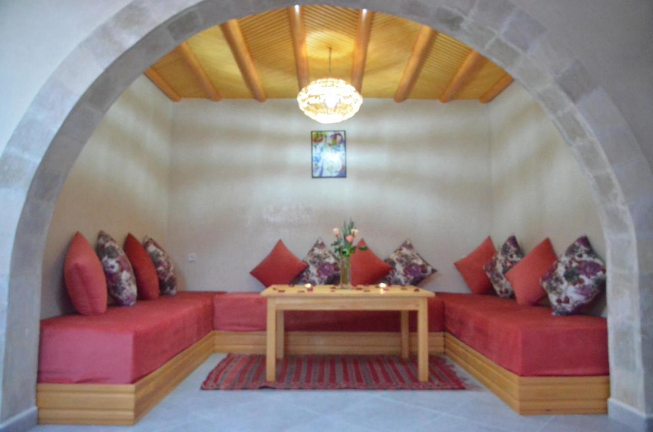 Riad Szavíra Kültér fotó