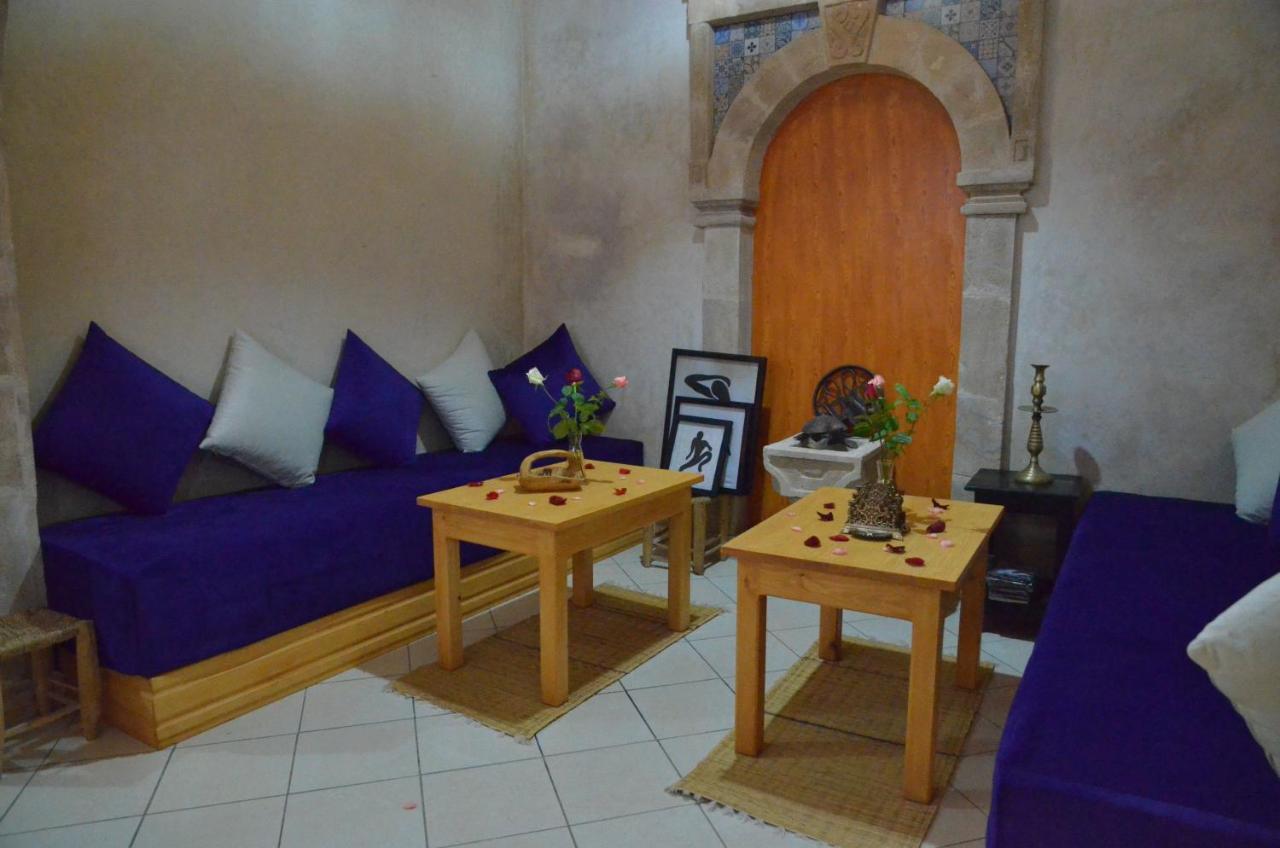 Riad Szavíra Kültér fotó